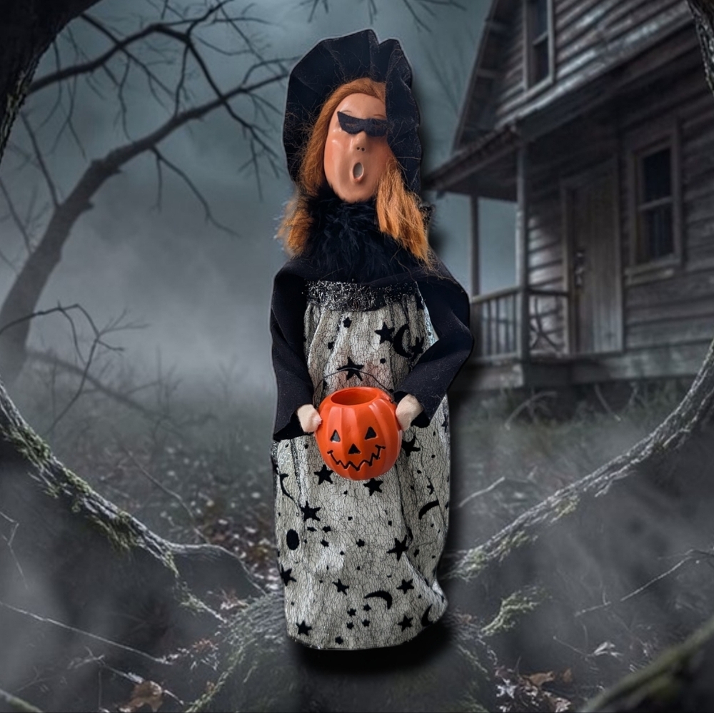 SOLD - BYERS' CHOICE 2017 Witchy Woman Caroler Witch Halloween Jack-o'-lantern